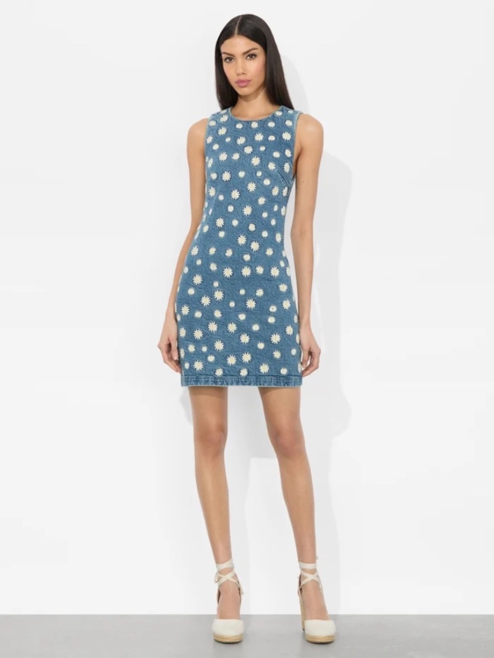 Alice + Olivia Wynell Embroidered Mini Dress Medium Wash size 6